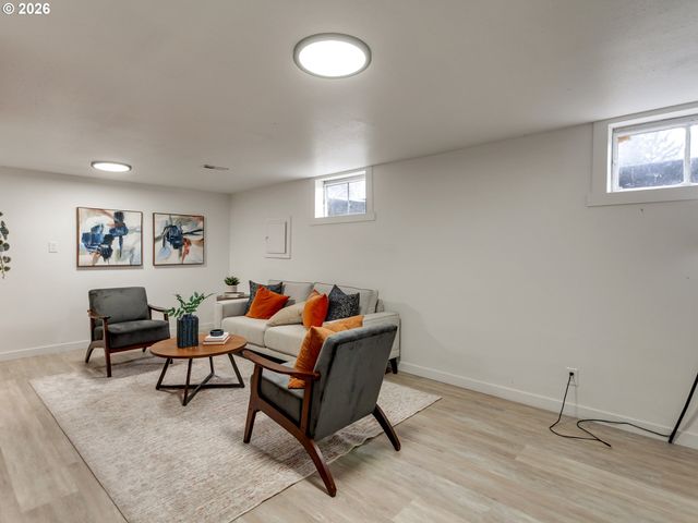 1807 Ne 142ND Ave, Portland, OR 97230