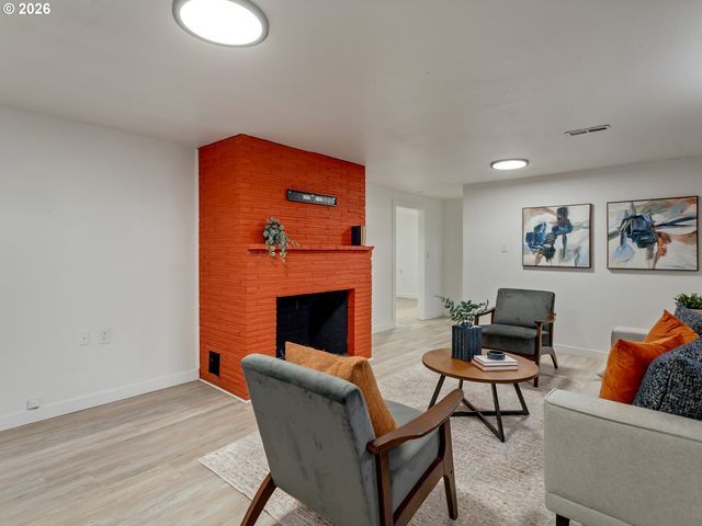 1807 Ne 142ND Ave, Portland, OR 97230