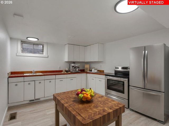 1807 Ne 142ND Ave, Portland, OR 97230