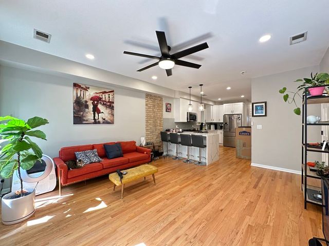 1424 N Bosworth Avenue 1, Chicago, IL 60642