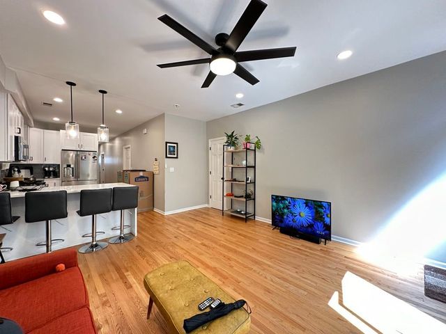 1424 N Bosworth Avenue 1, Chicago, IL 60642