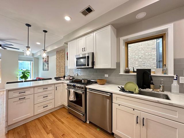 1424 N Bosworth Avenue 1, Chicago, IL 60642