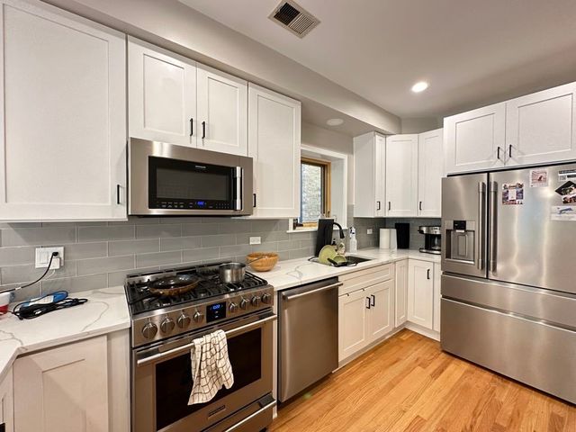 1424 N Bosworth Avenue 1, Chicago, IL 60642