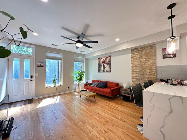 1424 N Bosworth Avenue 1, Chicago, IL 60642