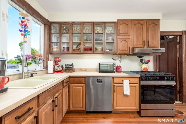 1316 Whirlwind Hill Road, Wallingford, CT 06492