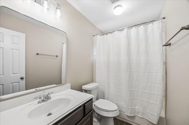 2404 Avalon Trace Lane, Pearland, TX 77581