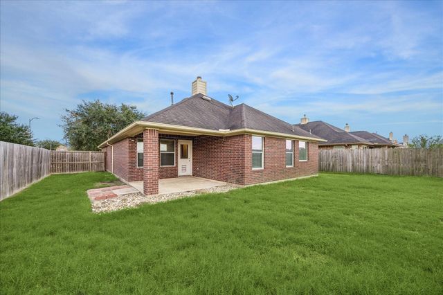 2404 Avalon Trace Lane, Pearland, TX 77581