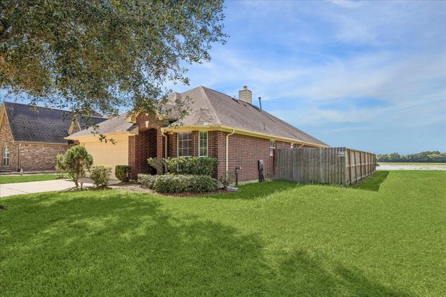 2404 Avalon Trace Lane, Pearland, TX 77581