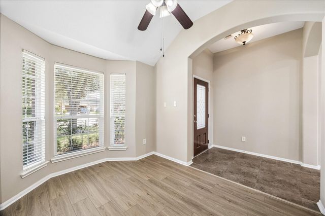 2404 Avalon Trace Lane, Pearland, TX 77581