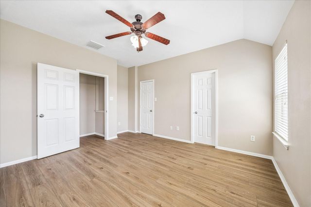 2404 Avalon Trace Lane, Pearland, TX 77581