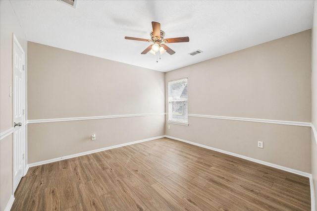 2404 Avalon Trace Lane, Pearland, TX 77581
