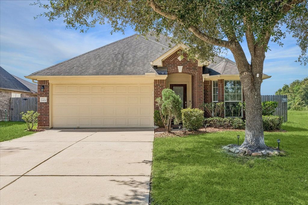 2404 Avalon Trace Lane, Pearland, TX 77581