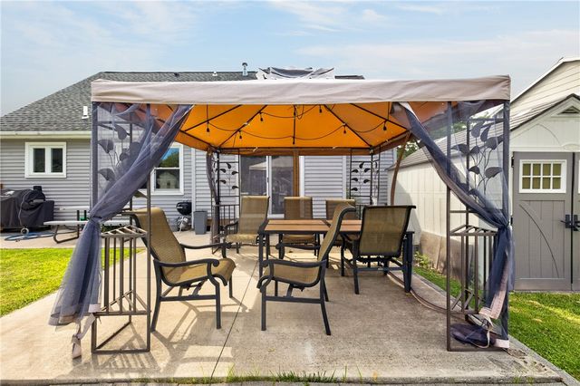 9 Newcomb Drive, Parma, NY 14468