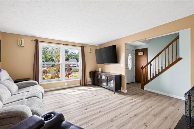 9 Newcomb Drive, Parma, NY 14468