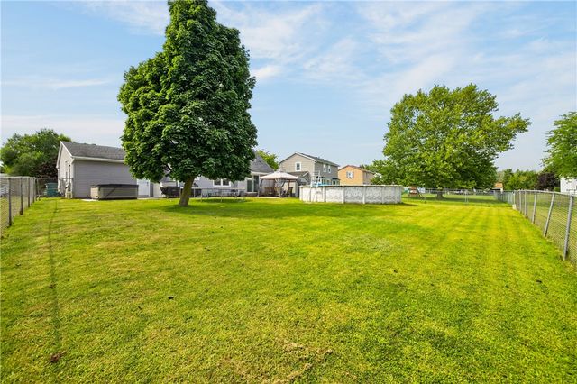 9 Newcomb Drive, Parma, NY 14468