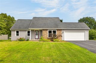 9 Newcomb Drive, Parma, NY 14468