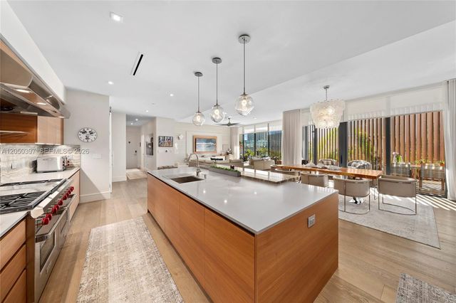 3581 E Glencoe St 403, Miami, FL 33133