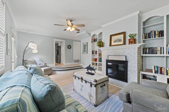 3893 Paradise Bay Dr, Gulf Breeze, FL 32563