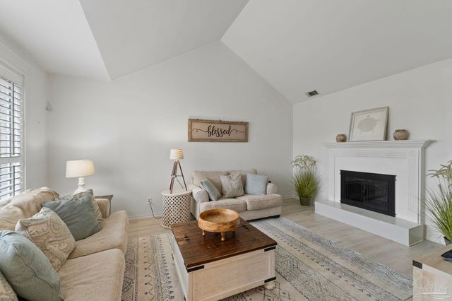 3893 Paradise Bay Dr, Gulf Breeze, FL 32563