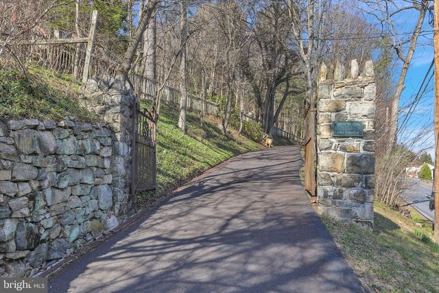 900 FRIEDENSBURG RD, Reading, PA 19606