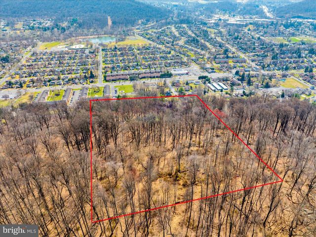 900 FRIEDENSBURG RD, Reading, PA 19606