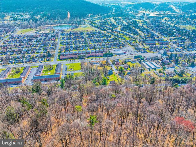 900 FRIEDENSBURG RD, Reading, PA 19606