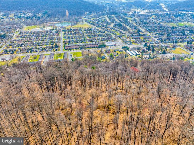 900 FRIEDENSBURG RD, Reading, PA 19606