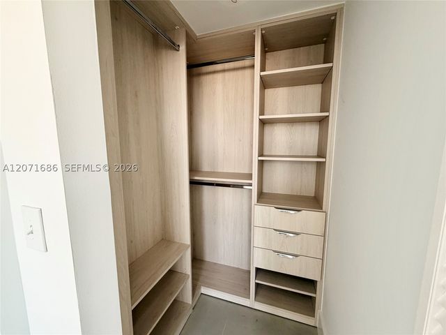 244 Biscayne Blvd 3903, Miami, FL 33132