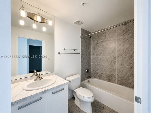 244 Biscayne Blvd 3903, Miami, FL 33132