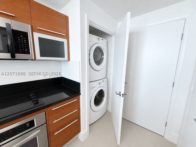 244 Biscayne Blvd 3903, Miami, FL 33132