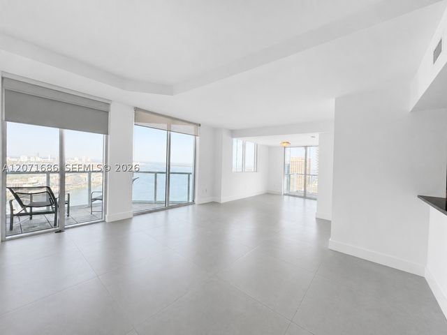 244 Biscayne Blvd 3903, Miami, FL 33132