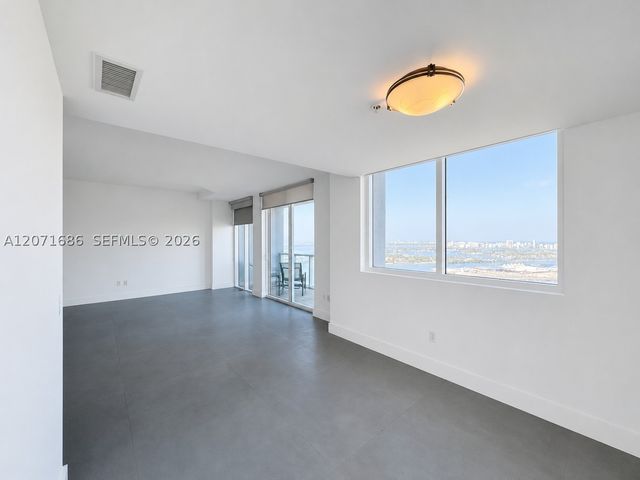 244 Biscayne Blvd 3903, Miami, FL 33132
