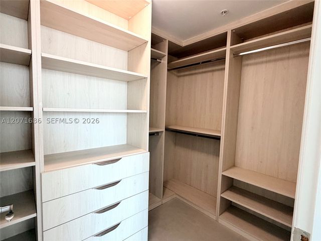 244 Biscayne Blvd 3903, Miami, FL 33132