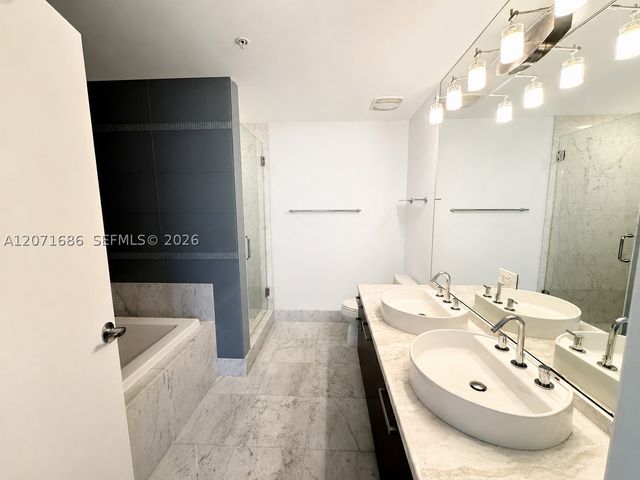 244 Biscayne Blvd 3903, Miami, FL 33132
