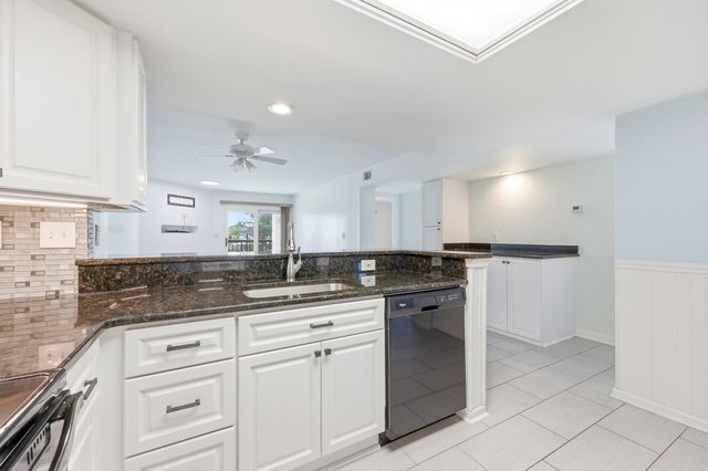 311 69th Ave N Apt 102, Myrtle Beach, SC 29572