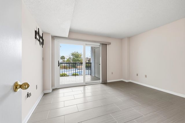 311 69th Ave N Apt 102, Myrtle Beach, SC 29572