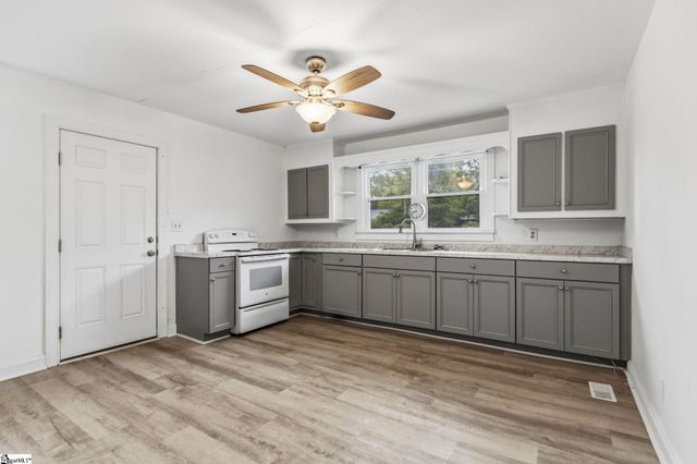 13 Walnut Lane, Travelers Rest, SC 29690