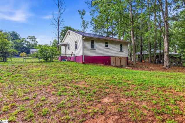 13 Walnut Lane, Travelers Rest, SC 29690