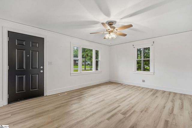 13 Walnut Lane, Travelers Rest, SC 29690