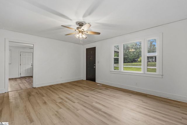 13 Walnut Lane, Travelers Rest, SC 29690