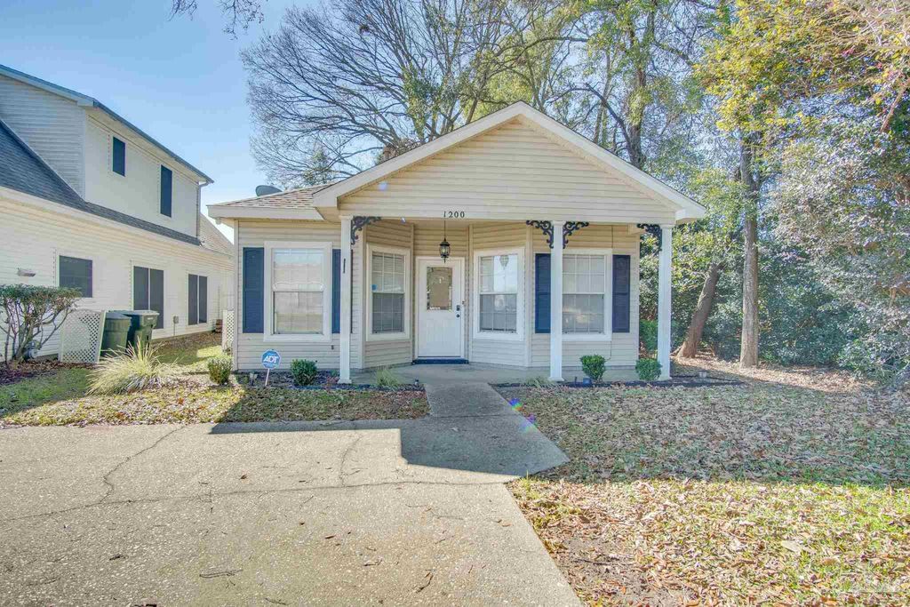 1200 Jasper St, Cantonment, FL 32533