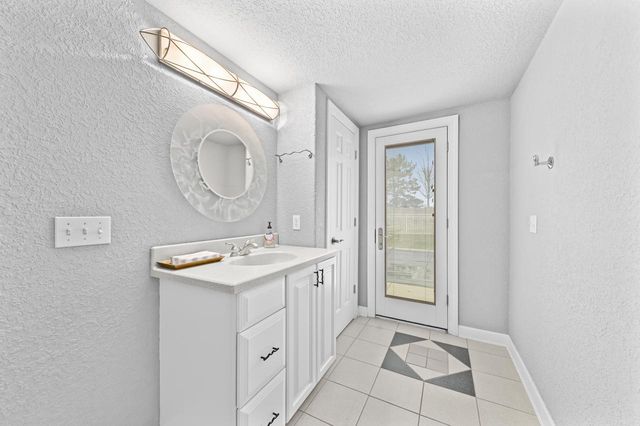 W226N3551 Wethersfield ROAD, Pewaukee, WI 53072