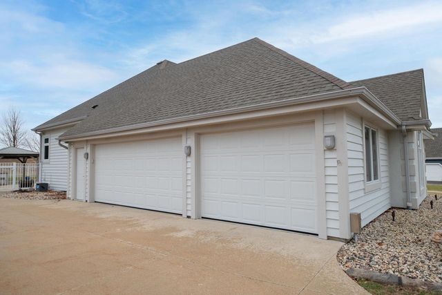 W226N3551 Wethersfield ROAD, Pewaukee, WI 53072