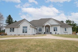 W226N3551 Wethersfield ROAD, Pewaukee, WI 53072