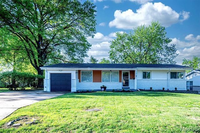 2284 Luxmore Drive, St Louis, MO 63136