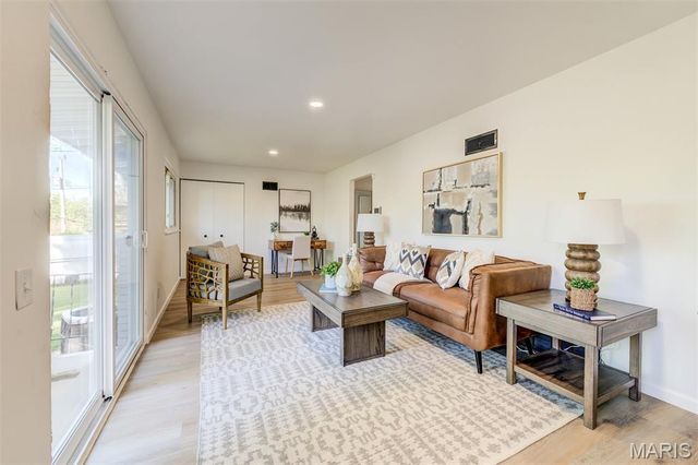 2284 Luxmore Drive, St Louis, MO 63136