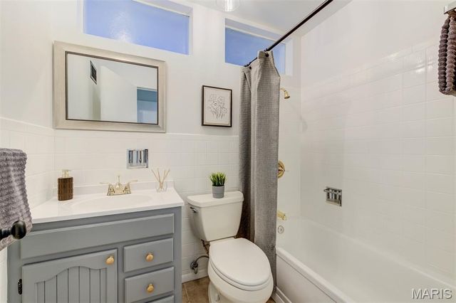 2284 Luxmore Drive, St Louis, MO 63136