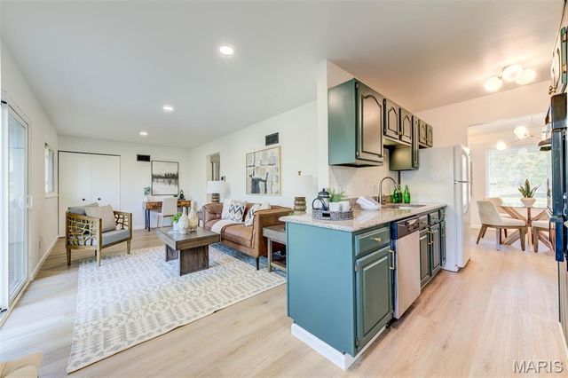 2284 Luxmore Drive, St Louis, MO 63136