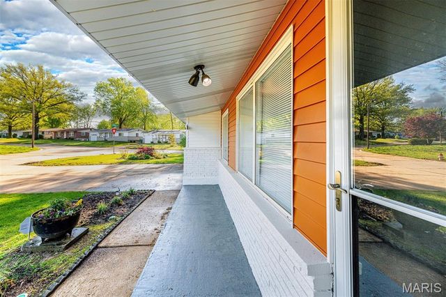 2284 Luxmore Drive, St Louis, MO 63136