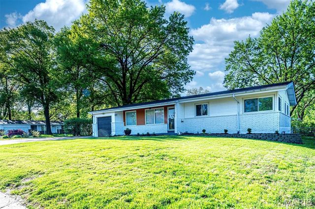 2284 Luxmore Drive, St Louis, MO 63136